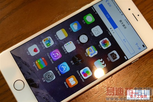 魅族/小米激战正酣苹果已悄悄来袭 iPhone 6/Plus开箱对比评测