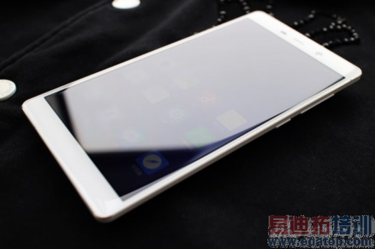 IUNI U3评测:2K屏媲美魅族MX4 Pro 骁龙801比肩小米4