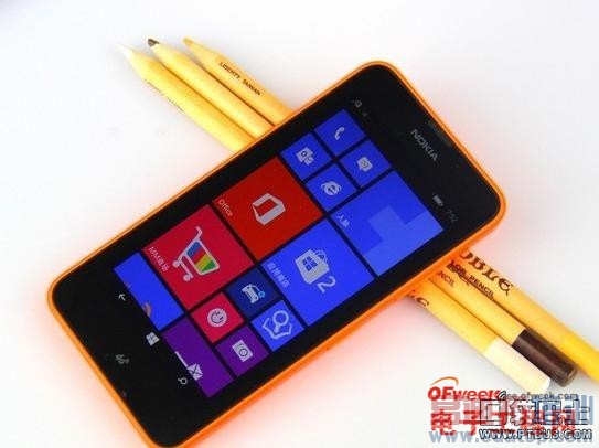 ��ͼ�ĶԱȡ�����MX4/С��4/Mate7�ȹ���������ֵ�˫4G�ֻ��̵�