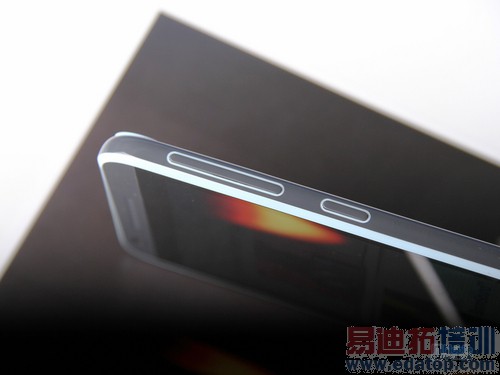 HTC Desire 820���⣺��ͨ�����˺����� ����MX4/С��4��ǿ��