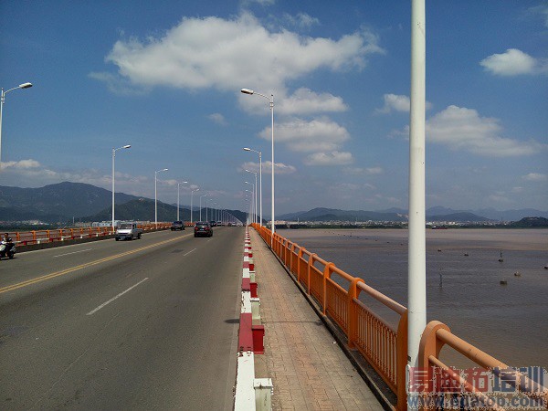 ��ΪMate7���նԱ�����MX4��1300���ܷ���Ϯ2070�����أ�