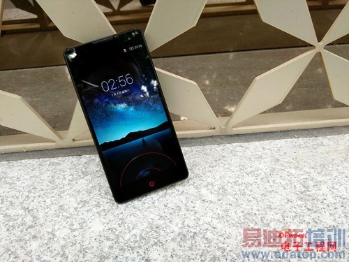 ����MX4/Ŭ����Z7max�Ա����⣺������MT6595 PK����801