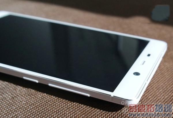 IUNI U3���飺��ѧ����MX4 Pro���� �޾廪ΪMate7�ݻ�