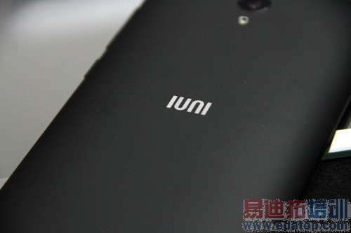 ����MX4�Ա�IUNI U3��MT6595��ս����801 �Լ۱���ײ���շ�