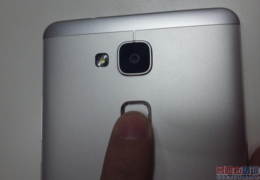 华为Mate7上手7周评测:外形不输iPhone6 直面魅族MX4 Pro强攻