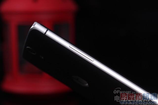 takee1全息手机真机图赏:跟魅族MX4 Pro/小米4有一拼