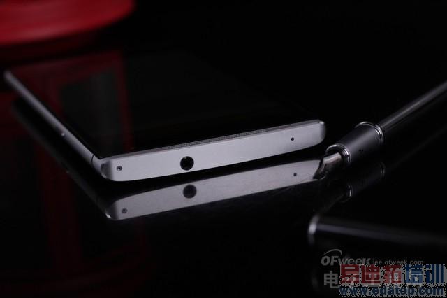takee1全息手机真机图赏:跟魅族MX4 Pro/小米4有一拼