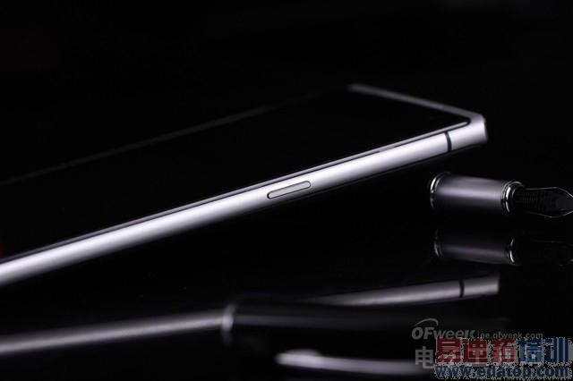 takee1全息手机真机图赏:跟魅族MX4 Pro/小米4有一拼