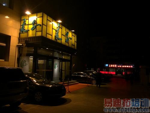 ����Աȣ�����MX4/С��4�۷�Ծ� iPhone6/6 Plusͬ�Ҳٸ�