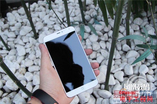 ����MX4��ɫ/���������ͼ��+YunOSϵͳ���⣺�а�Mate7/iPhone6