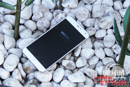 ����MX4��ɫ/���������ͼ��+YunOSϵͳ���⣺�а�Mate7/iPhone6