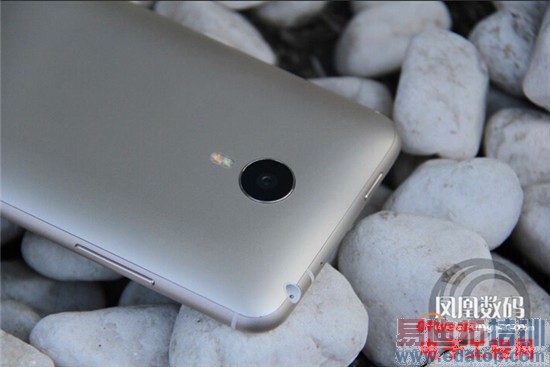 魅族MX4金色/银翼版真机图赏+YunOS系统评测:叫板Mate7/iPhone6