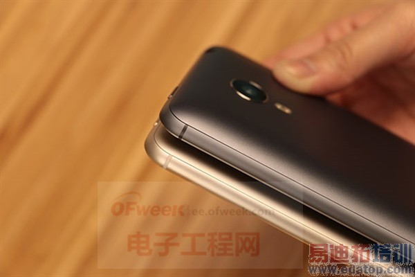 ����Ц�ˣ�������+YunOS������MX4����������ɱMate 7����Ƶ���飩