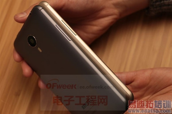 ����Ц�ˣ�������+YunOS������MX4����������ɱMate 7����Ƶ���飩