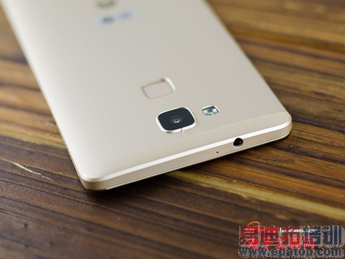 ����MX4 Pro�ԱȻ�ΪMate7��ϸ���⣺���콢�Ծ�С��4����