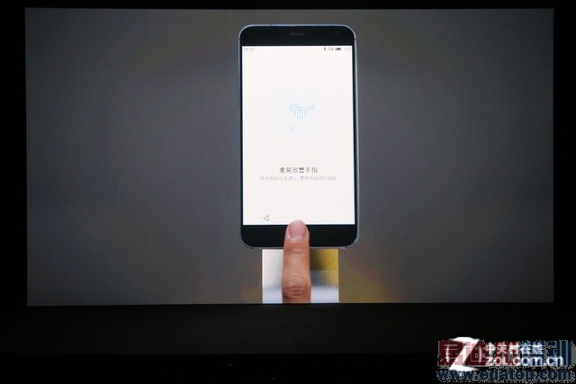 ����MX4 Pro������ͼ��ֱ�����걬Mate7 3199���棿