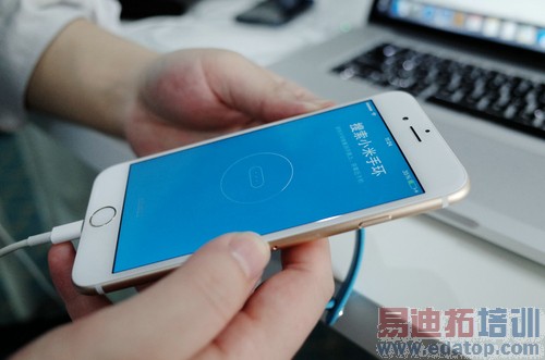 与iPhone完美匹配 小米手环iOS版上架