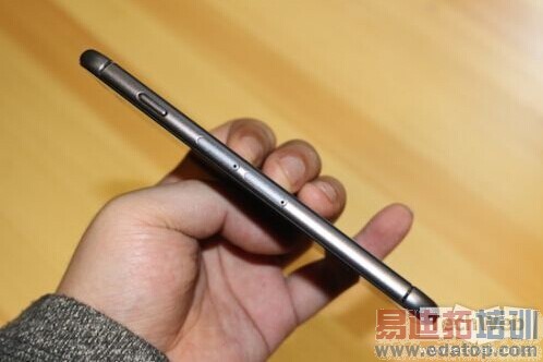 ����iPhone 6�İ�׿�콢 ����ʯ��Ļ�����3�ײ�