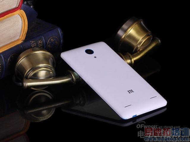 �̵�2000Ԫ���¸��Լ۱�4G�����ֻ� ��ֵ��ӵ�У�