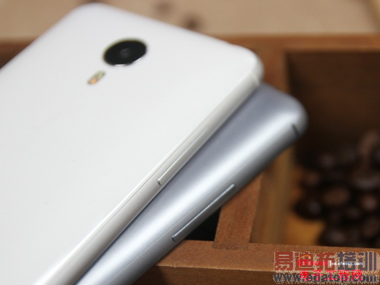 ����MX4Pro������MX4�ĶԱ�