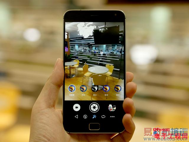 ����MX4 Pro���նԱ����� ϸ�ڱ��ֲ���ǰ��