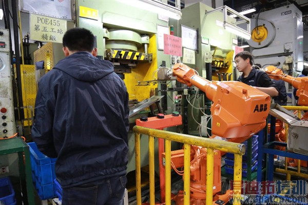 ��ʿ���ֳ�̽�أ�С��4����ȫ��ʵ¼ ���廪Ϊ���뿴