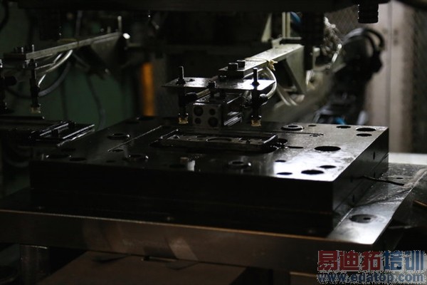 ��ʿ���ֳ�̽�أ�С��4����ȫ��ʵ¼ ���廪Ϊ���뿴