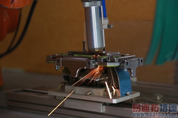 ��ʿ���ֳ�̽�أ�С��4����ȫ��ʵ¼ ���廪Ϊ���뿴