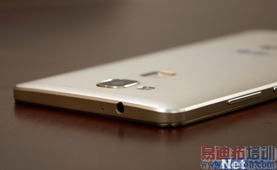 ����MX4 Pro������⣺��Ϊ��ҫ6 Plus��γ�Խ���ϣ�