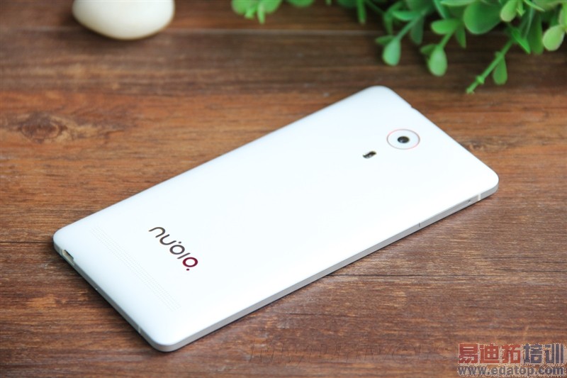 nubia Z7全面评测(1):开箱及外观篇