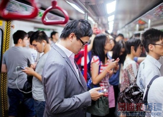 ս��ת�ƣ�ӡ�ȣ�С�׻�Ϊ����