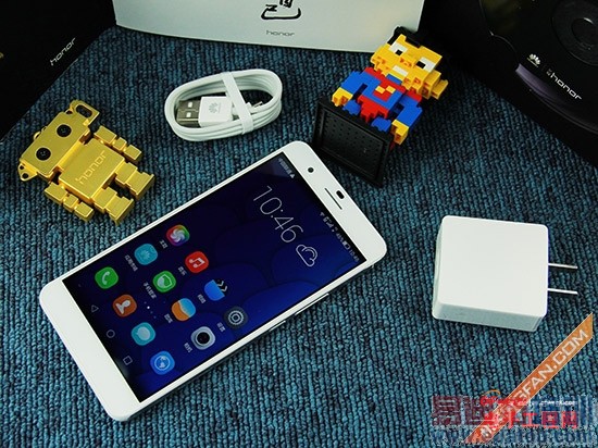 华为荣耀6 Plus真机上手评测:不惧魅族MX4 Pro/iPhone6 有实力就是任性!