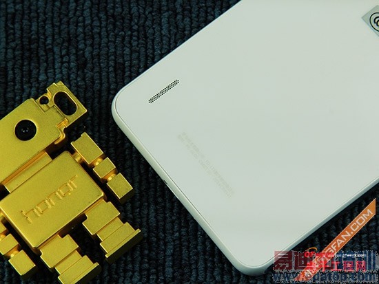 华为荣耀6 Plus真机上手评测:不惧魅族MX4 Pro/iPhone6 有实力就是任性!