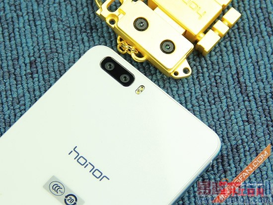 华为荣耀6 Plus真机上手评测:不惧魅族MX4 Pro/iPhone6 有实力就是任性!