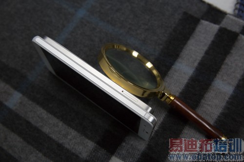 �������������� ��Ϊ��ҫ6Plus�Ա�С��4��ѡ˭������Ƶ��