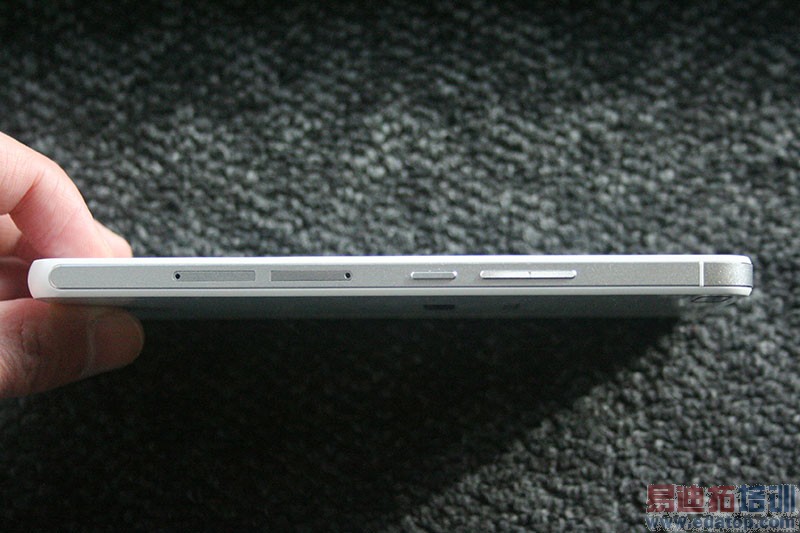 华为荣耀6Plus最新评测:美媒盛赞 魅族MX4 Pro忧虑