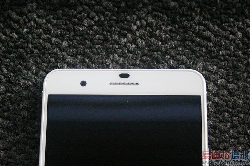 华为荣耀6Plus最新评测:美媒盛赞 魅族MX4 Pro忧虑