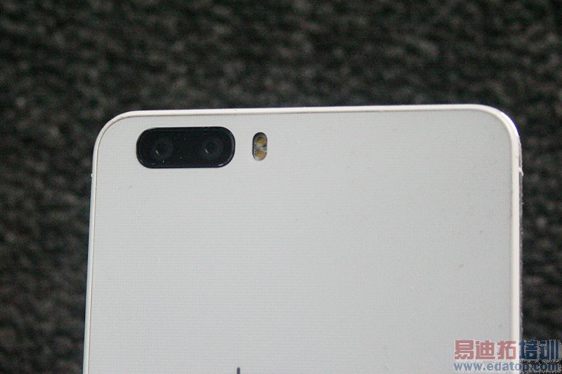 华为荣耀6Plus最新评测:美媒盛赞 魅族MX4 Pro忧虑