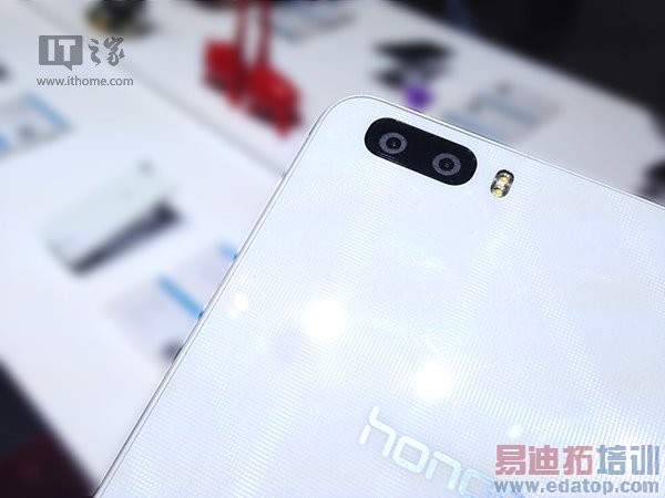 ��Ϊ��ҫ6 Plus���ֳ����飺���ֵ�ǿ ��iPhone6 Plusק����ͼ��