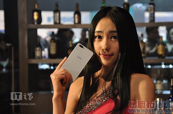 ��Ϊ��ҫ6 Plus���ֳ����飺���ֵ�ǿ ��iPhone6 Plusק����ͼ��