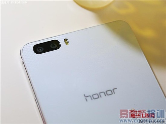 ��ҫ6 Plus�Ա�����MX4 Pro��ϸ���⣺�콢�Ծ�С��5ѹ��ɽ�󣨸��ع⣩