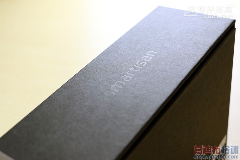 �����ֻ�Smartisan T1��ɫ���������飺�Ҽ�����������ɫ�ֻ�