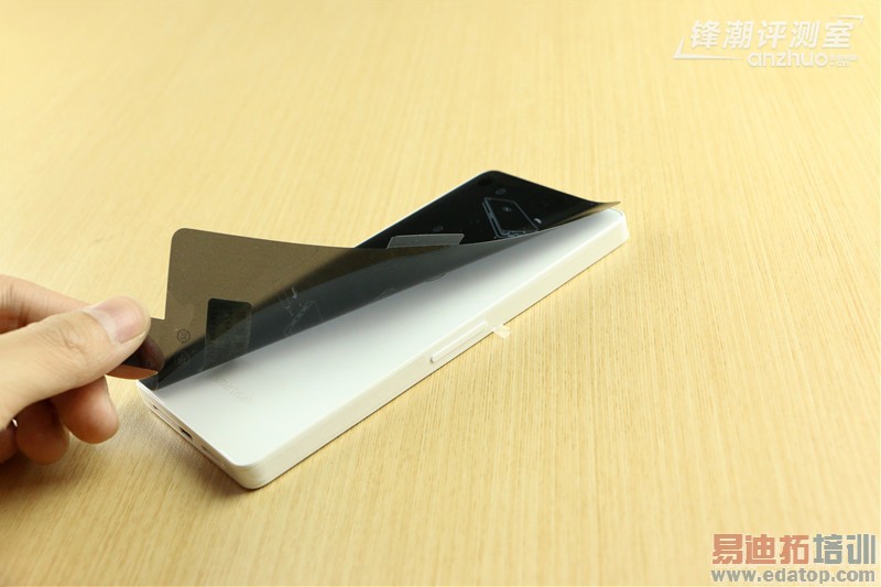 锤子手机Smartisan T1白色版上手体验:我见过的最美白色手机