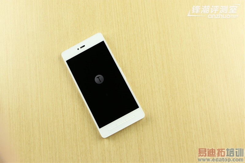 锤子手机Smartisan T1白色版上手体验:我见过的最美白色手机