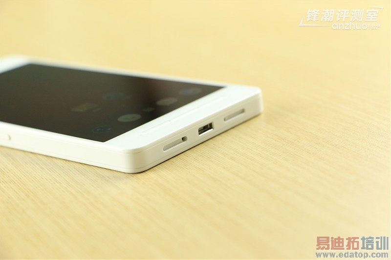 锤子手机Smartisan T1白色版上手体验:我见过的最美白色手机
