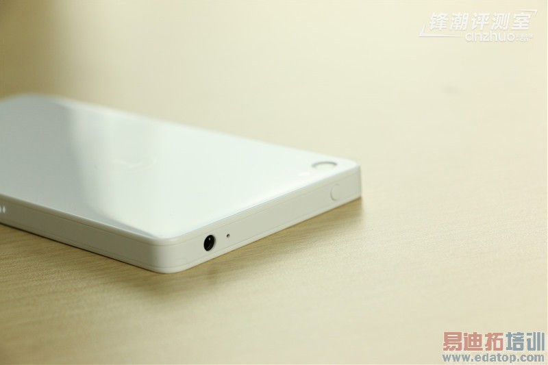 锤子手机Smartisan T1白色版上手体验:我见过的最美白色手机