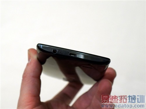 LG G Flex2上手体验:抢先小米5搭骁龙810 跑分惊爆魅族MX4