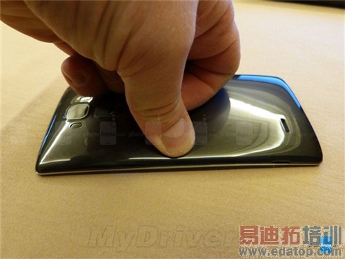 LG G Flex2�������飺����С��5������810 �ܷ־�������MX4