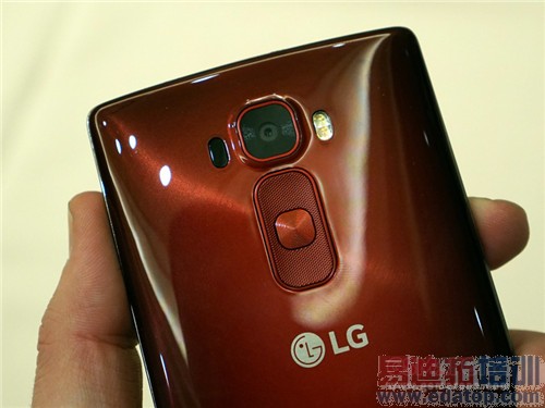 LG G Flex2上手体验:抢先小米5搭骁龙810 跑分惊爆魅族MX4