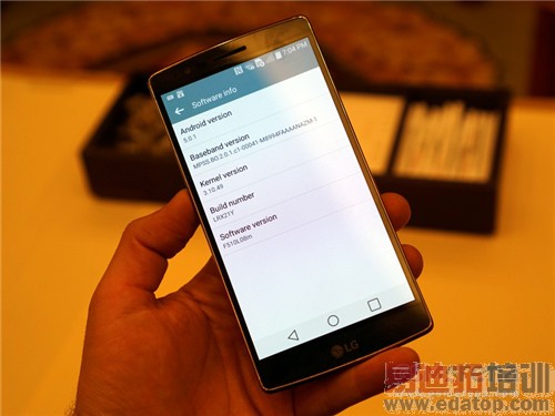 LG G Flex2�������飺����С��5������810 �ܷ־�������MX4